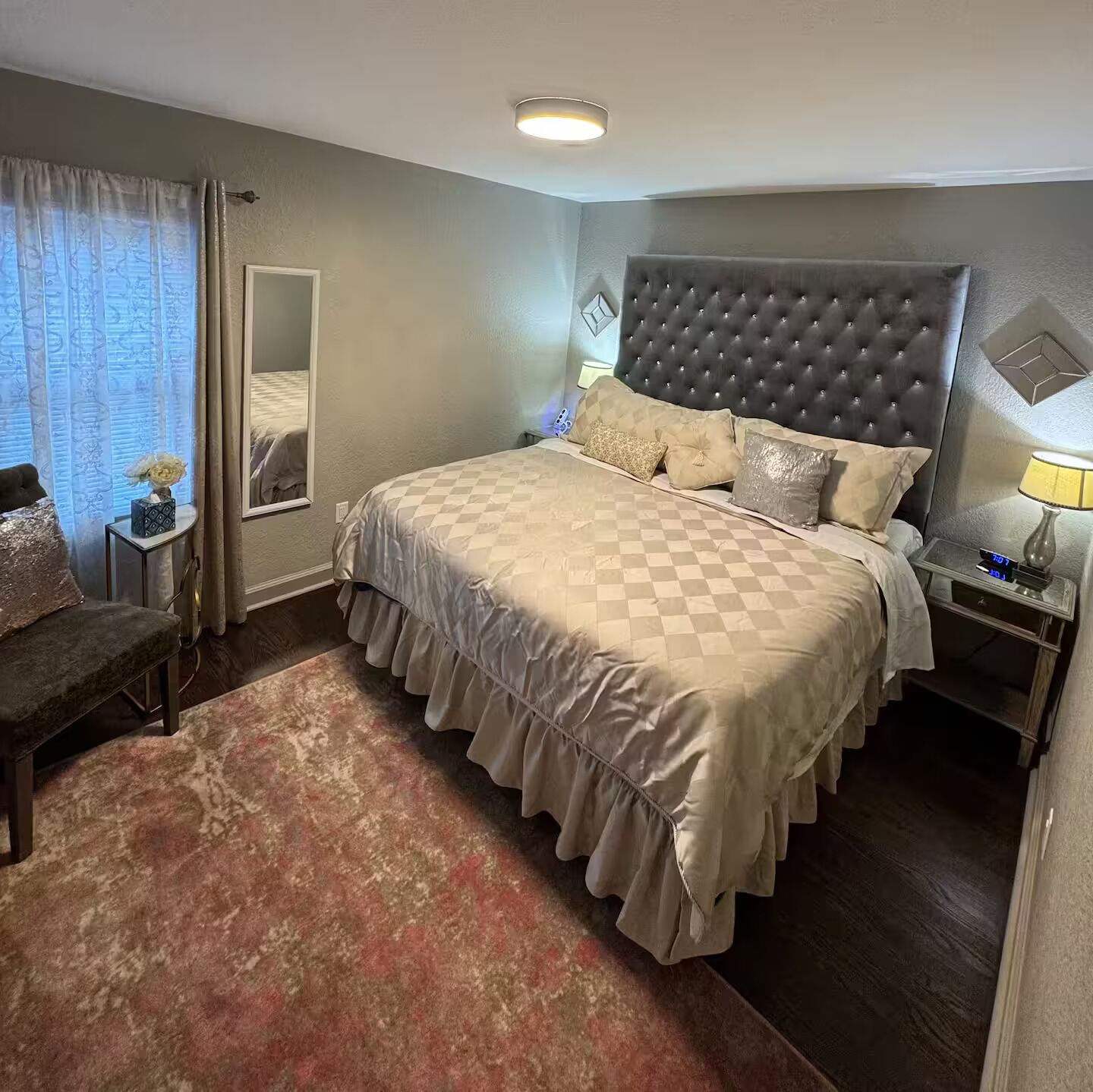 2 間睡房、書桌、熨斗/熨衫板、可攜式嬰兒床