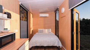 1 bedroom, bed sheets
