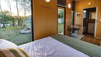 1 bedroom, bed sheets