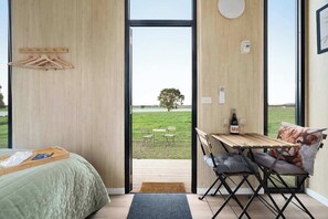 1 bedroom, WiFi, bed sheets - Crossing Pines by Tiny Away (Trawalla)