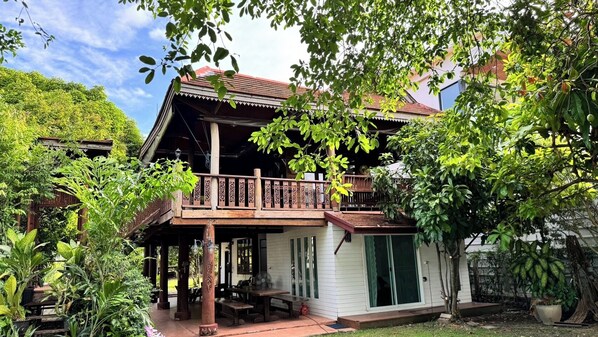 Standard-Dreibettzimmer | Terrasse/Patio