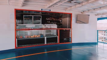 Café da manhã com buffet grátis todos os dias