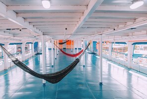 المنشأة من الداخل