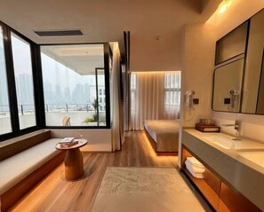Panoramic Double Room, 1 Queen Bed, Patio, River View | Soundproofing, free WiFi - Wanda Moments Chongqing Liziba (Chongqing)