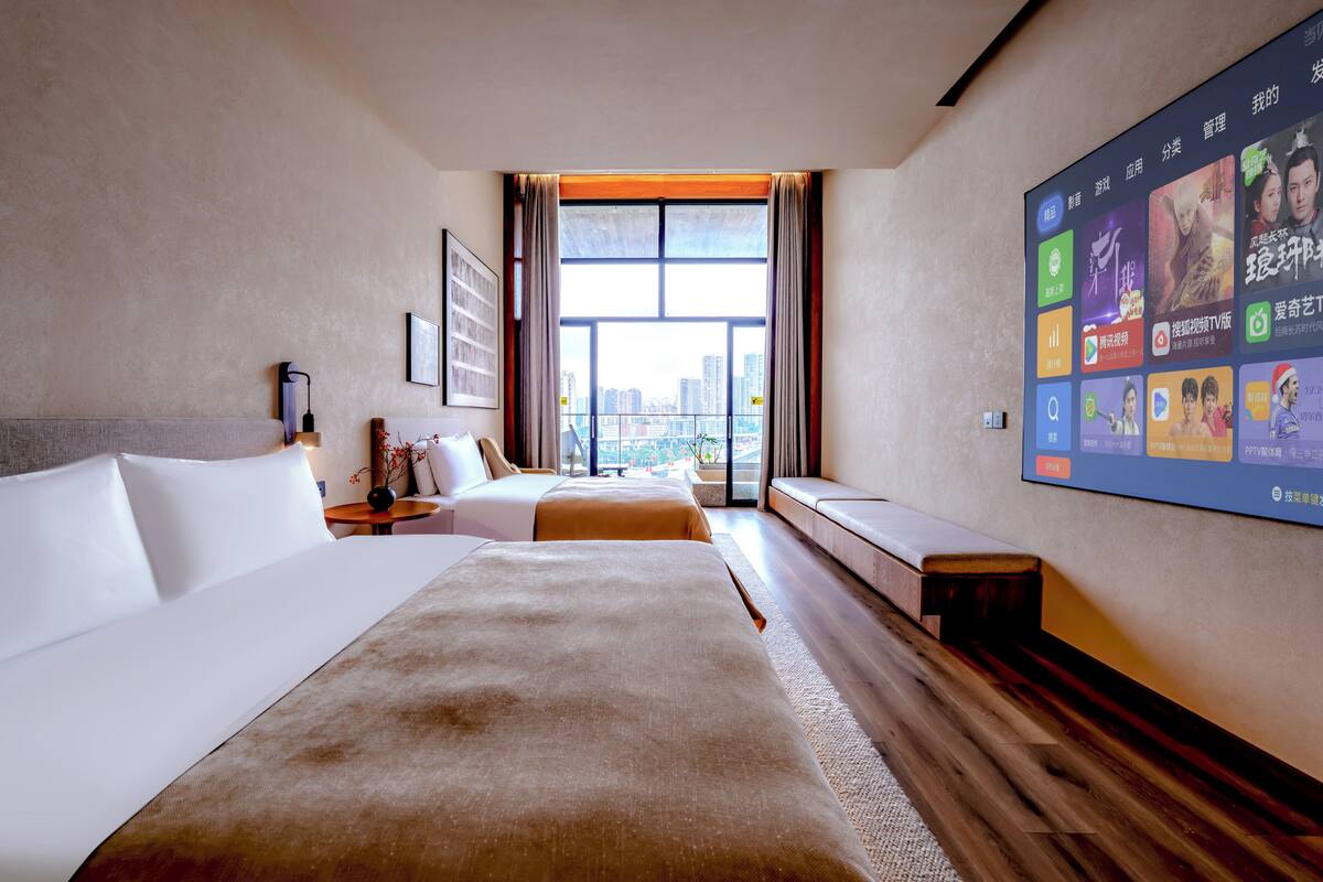 Chambre Triple Panoramique, plusieurs lits, balcon, vue fleuve | Chambres insonorisées, Wi-Fi gratuit