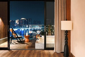 Panoramic Triple Room, Multiple Beds, Balcony, River View | Terrace/patio - Wanda Moments Chongqing Liziba (Chongqing)