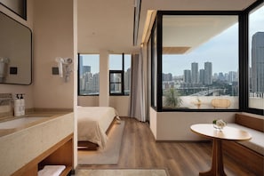 Down duvets, soundproofing, free WiFi, bed sheets - Wanda Moments Chongqing Liziba (Chongqing)