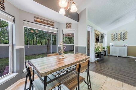 Dining. 2Bedroom-Special @Graceful House