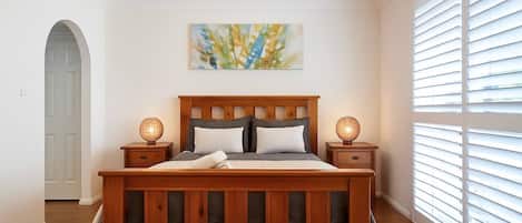 2 habitaciones, tabla de planchar con plancha, cuna de viaje y wifi