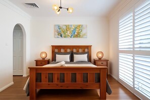 2 bedrooms, iron/ironing board, travel cot, WiFi - Whisper on the Falls - Panoramic Valley Views (Wentworth Falls)