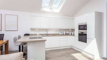 Oven, cookware/dishes/utensils