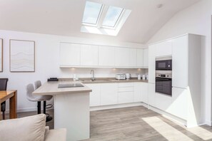 Oven, cookware/dishes/utensils