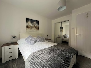 1 chambre, fer et planche à repasser, Wi-Fi, draps fournis