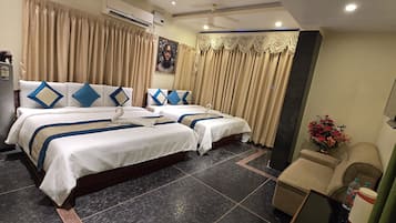 Royal Studio Suite | Free WiFi, bed sheets