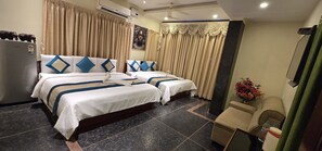 Royal Studio Suite | Free WiFi, bed sheets