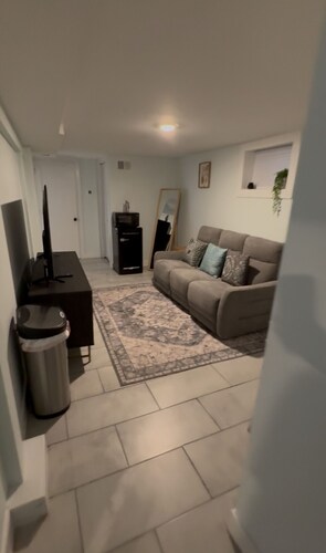 Cozy Garden-Level Suite | Private Entry • Near NYC