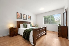 3 bedrooms, desk, iron/ironing board, free WiFi