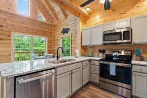 冰箱、微波炉、烤箱、炉灶