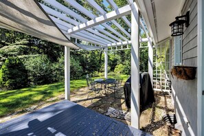 Outdoor dining - Peaceful 1-Story Living 1/2 Mile From Beach, Patio, Grill, Office with Twin Beds, Wooded Setting, Spacious Driveway, Garden Views, Walk to Shore, Perfect Cape Cod Getaway for Families or Groups, 24 Hour Hospitality (Falmouth)