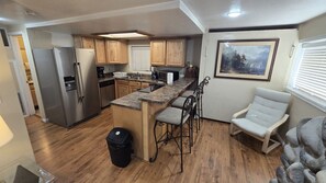 Refrigerador, microondas, horno, placa de cocina