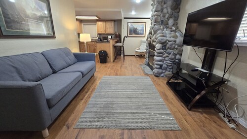 Park Ave Condo #1, Sauna+Hot Tub