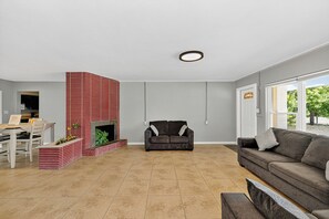 Appartement, 3 chambres, non-fumeur, piscine privée | Coin séjour