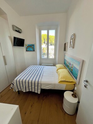 2 bedrooms, bed sheets