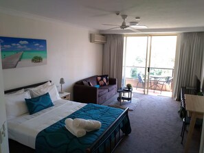 Iron/ironing board, WiFi, bed sheets - Riverside Dream (SURFERS PARADISE)