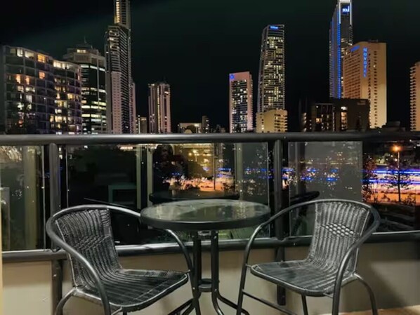 Outdoor dining - Riverside Dream (SURFERS PARADISE)