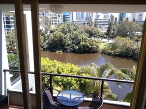 Outdoor dining - Riverside Dream (SURFERS PARADISE)