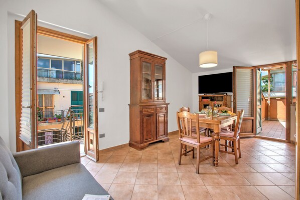 TV de tela plana 21 polegadas com canais a cabo