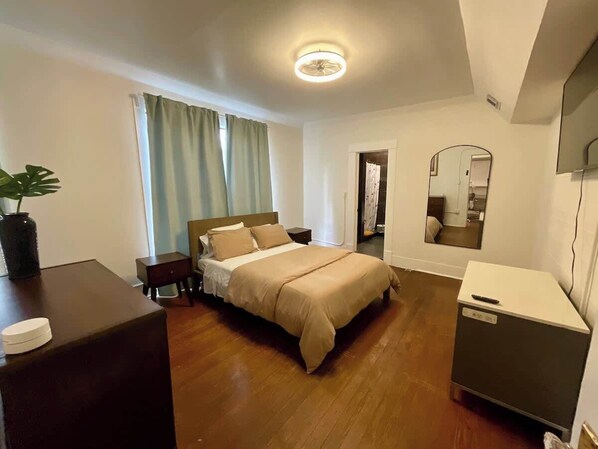 2 bedrooms, iron/ironing board, free WiFi, bed sheets