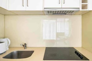 Apartment, 1 Bedroom, Accessible, Garden View | Interior
