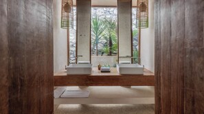 Villa, 3 habitaciones, vistas al mar | Baño | Ducha, secador de pelo, toallas y jabón