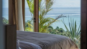 Villa, 3 slaapkamers, uitzicht op zee | Een bureau, een laptopwerkplek, verduisterende gordijnen, gratis wifi