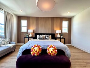 5 bedrooms, in-room safe, desk, iron/ironing board