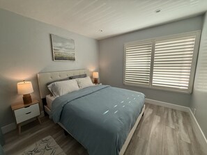 6 bedrooms, iron/ironing board, WiFi, bed sheets