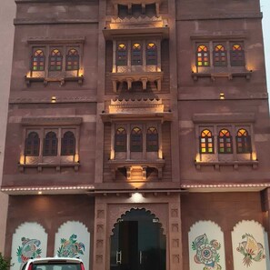 واجهة المنشأة