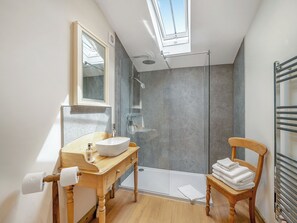 Towels - 2 bedroom accommodation in Mitcheldean , Forest of dean (Mitcheldean , Forest of dean)