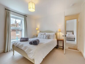 4 bedrooms, free WiFi - 4 bedroom accommodation in South Creake, near Fakenham (South Creake, near Fakenham)