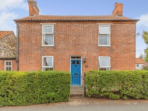 Exterior - 4 bedroom accommodation in South Creake, near Fakenham (South Creake, near Fakenham)