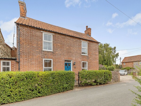 Exterior - 4 bedroom accommodation in South Creake, near Fakenham (South Creake, near Fakenham)