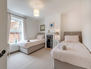 4 bedrooms, free WiFi - 4 bedroom accommodation in South Creake, near Fakenham (South Creake, near Fakenham)