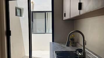 Căn hộ tiện nghi đơn giản, sân hiên | Hiên