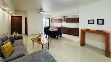 Apartament Comfort, pati | Sala d'estar