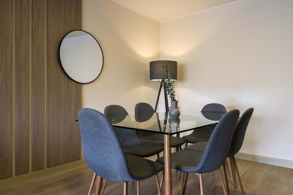3 bedrooms, Internet - w Prestigious 3BR w Great Balcony in Miraflores (Lima)