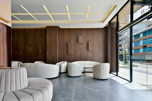 w Luxurious Loft w/ Modern Balcony in Unicentro