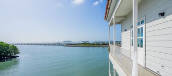 w Homely 2BR With Balcony in Panama