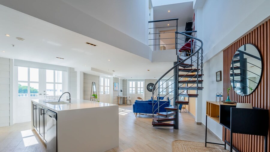 w Homely 2BR With Balcony in Panama