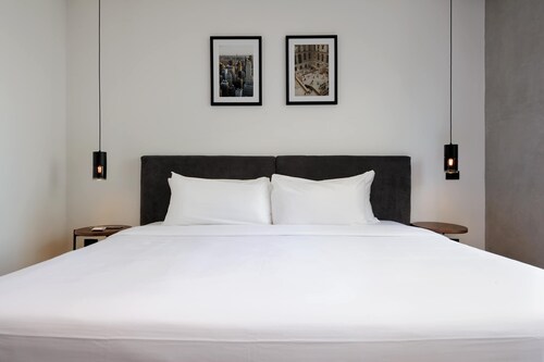 w Deluxe 1BR With Elegant Balcony in Roma Nte